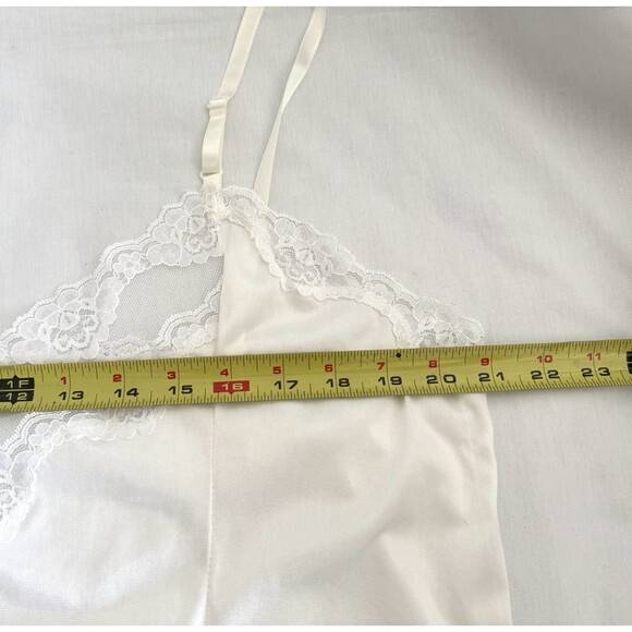 Vintage Mel-Lin White Camisole With Lace and Little Roses - Picture 9 of 9